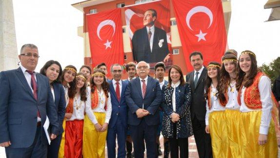 Kültür ve Turizm Bakanı Nabi Avcı, Beylikovadaki Eğitim Kurumlarında İncelemelerde Bulundu